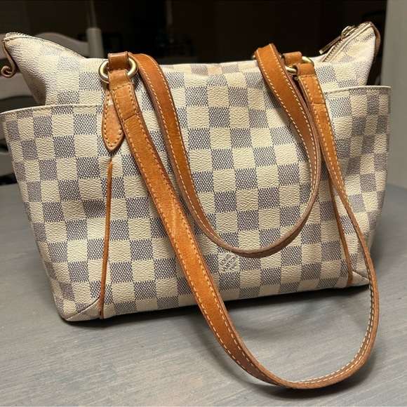 Louis Vuitton bag⭐️ - Picture 1 of 15